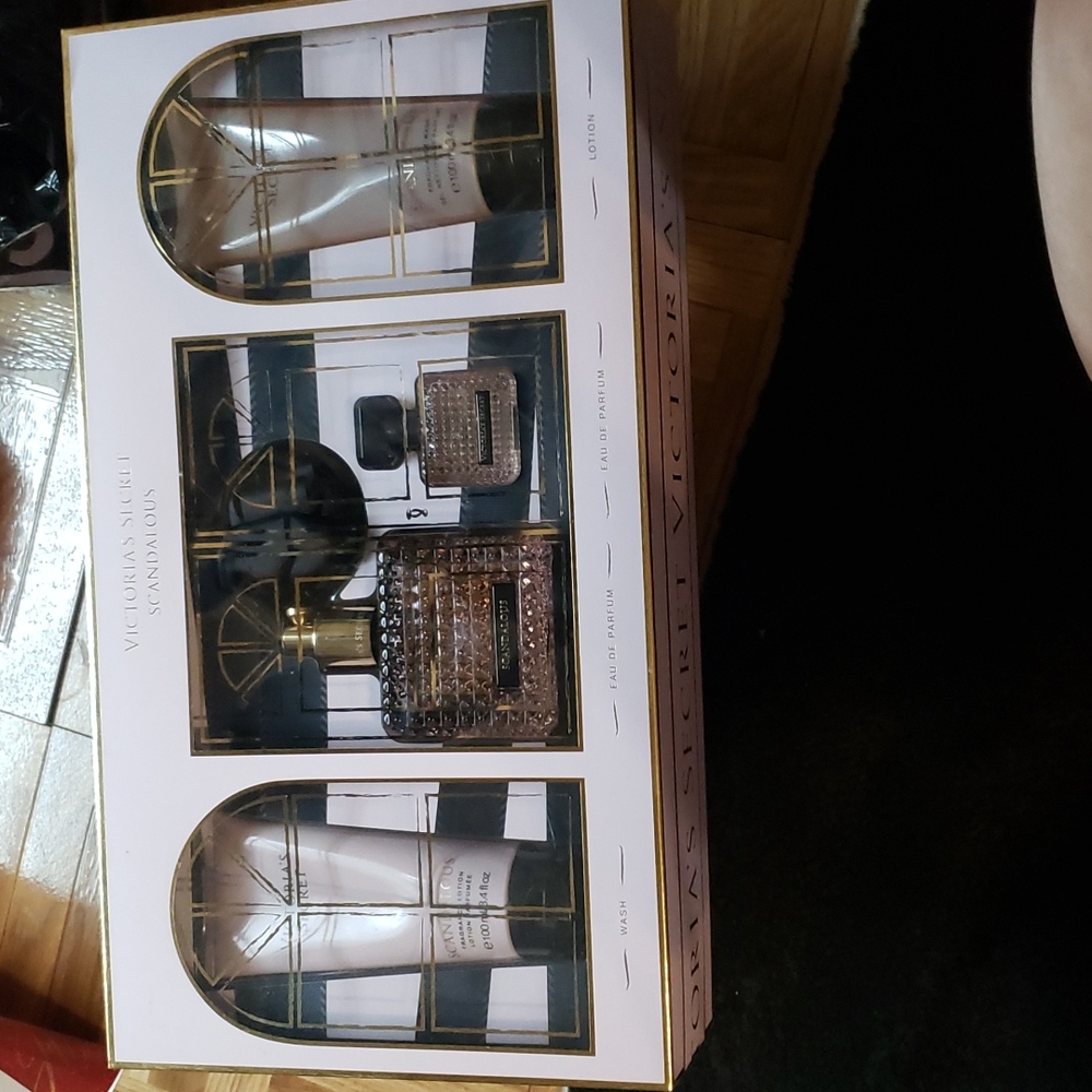 Victoria secret scandalous (retired) gift set